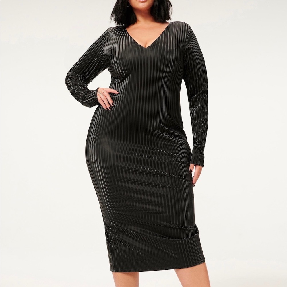 Good American HOLOGRAM DEEP V MIDI DRESS | BLACK -